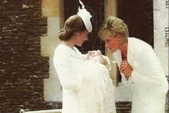 Bức ảnh công nương Diana dỗ cháu gái bên con dâu gây sốt