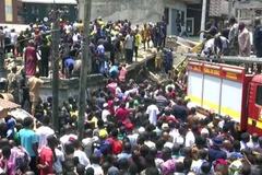 Hiện trường vụ sập chung cư. (Nguồn: AP) 