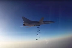 Máy bay ném bom Tu-22M3 của Nga cất cánh tại căn cứ không quân Hamedan, Iran, chuẩn bị tiến hành vụ không kích nhằm vào các mục tiêu IS tại Syria ngày 16/8. (Nguồn: EPA/TTXVN)