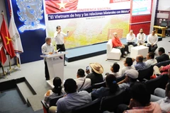 Đại sứ Nguyễn Hoài Dương phát biểu tại hội thảo. (Ảnh: Việt Hùng/Vietnam+) 