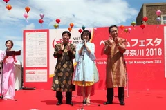 Đại sứ Việt Nam tại Nhật Bản, Thống đốc tỉnh Kanagawa và Đại sứ lễ hội tuyên bố khai mạc sự kiện. (Ảnh: Hồng Hà/TTXVN)