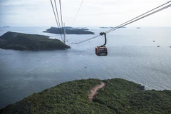 Khám phá biển, đảo Phú Quốc bằng cáp treo. (Ảnh: Hồng Đạt/TTXVN) 