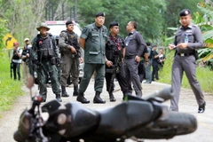 Cảnh sát Thái Lan điều tra tại hiện trường vụ tấn công ở tỉnh Yala, miền Nam Thái Lan ngày 23/5. (Nguồn: EPA/TTXVN)