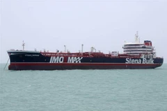 Tàu chở dầu Stena Impero treo cờ Anh neo tại cảng Bandar Abbas ở miền nam Iran ngày 20/7/2019. (Nguồn: AFP/TTXVN) 