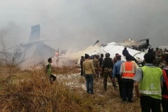 Hiện trường vụ rơi máy bay ở thủ đô Kathmandu, Nepal ngày 12/3. (Nguồn: The Sun/TTXVN)
