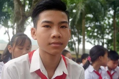 Em Vũ Văn Hùng đã dũng cảm cứu sống 3 em nhỏ bị đuối nước. (Nguồn: TTXVN) 