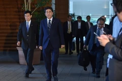 Thủ tướng Nhật Bản Shinzo Abe (thứ 2, trái). (Nguồn: EPA/TTXVN)