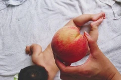 Ngộ nghĩnh với những bức ảnh em bé có mông trái đào