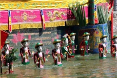 [Video] Nghệ thuật múa rối nước độc đáo thu hút du khách nước ngoài