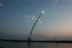 Một tên lửa tầm ngắn mới của Triều Tiên được phóng thử từ bán đảo Hodo, gần thị trấn ven biển phía đông Wonsan, ngày 25/7/2019. (Nguồn: Yonhap/TTXVN) 