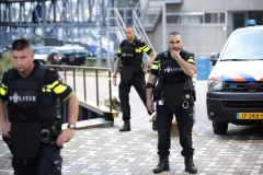 Cảnh sát phong tỏa khu vực phòng hòa nhạc Maassilo tại Rotterdam, Hà Lan ngày 23/8 sau khi có đe dọa khủng bố. (Nguồn: AFP/TTXVN)