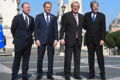 Chủ tịch Ủy ban châu Âu (EC) Jean-Claude Juncker (thứ hai, phải). (Nguồn: AFP/TTXVN)