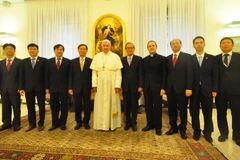 Giáo hoàng Francis và đoàn công tác Việt Nam tham gia Vòng VI Nhóm công tác hỗ hợp Việt Nam-Tòa thánh Vatican. (Ảnh: Đức Hòa/Vietnam+)
