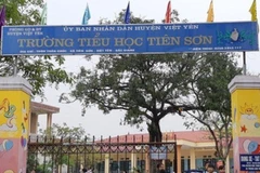 Bắc Giang: Điều chuyển thầy giáo bị tố sàm sỡ học sinh nữ