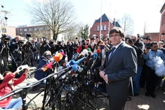 Ông Carles Puigdemont trả lời phỏng vấn sau khi được tại ngoại ngày 6/4. (Nguồn: AFP/TTXVN)