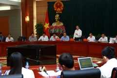 Phó Chủ tịch Ủy ban Nhân dân thành phố Hải Phòng Lê Khắc Nam trả lời các phóng viên tại buổi họp báo. (Ảnh: Lâm Khánh/TTXVN)