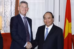 Thủ tướng Nguyễn Xuân Phúc tiếp ông Liam Mallon, Chủ tịch Công ty phát triển Exxon Mobile. (Ảnh: Thống Nhất/TTXVN)