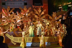 Tiết mục biểu diễn văn nghệ tại chương trình nghệ thuật kỷ niệm 10 năm thành lập khu Tưởng niệm các Vua Hùng. (Ảnh: Gia Thuận /TTXVN) 