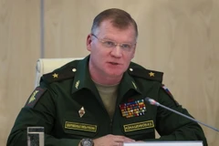 Ông Igor Konashenkov trả lời phỏng vấn báo chí ở Moskva ngày 26/9. (Nguồn: AP/TTXVN)