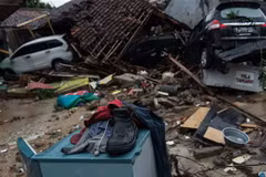 [Video] Bãi biển Anyer hoang tàn sau thảm họa sóng thần