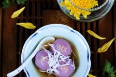 Món chè khoai lang tím nhân lá dứa ngon miệng cho ngày lạnh