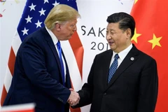 Tổng thống Mỹ Donald Trump (trái) và Chủ tịch Trung Quốc Tập Cận Bình tại cuộc gặp ở Osaka, Nhật Bản ngày 29/6/2019. (Nguồn: AFP/TTXVN) 