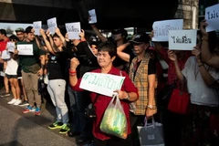 Tuần hành ở thủ đô Bangkok phản đối hoãn tổng tuyển cử. (Nguồn: AFP/TTXVN) 