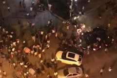 Hiện trường vụ xe ôtô lao vào đám đông trên quảng trường thị trấn Mishui thuộc thành phố Hành Dương, tỉnh Hồ Nam, Trung Quốc tối 12/9. (Nguồn: South China Morning Post/TTXVN)