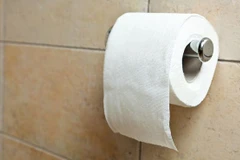 Trung Quốc đã dùng cách này để chống trộm giấy vệ sinh