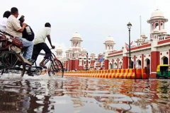 Đa số nạn nhân thiệt mạng trong đợt mưa là do đuối nước, điện giật, và tường nhà đổ vào người. (Nguồn: ANI) 