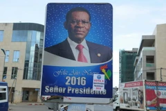Chân dung Tổng thống Teodoro Obiang Nguema trên một đường phố ở Malabo, Guinea Xích đạo. (Nguồn: AFP/TTXVN)