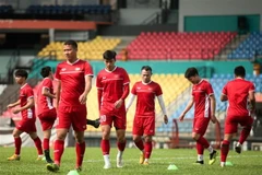Các cầu thủ Việt Nam trên sân tập. (Ảnh: Hoàng Linh/TTXVN) 