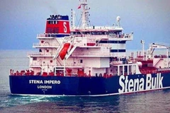 Tàu chở dầu mang cờ hiệu Anh Stena Impero ở ngoài khơi tỉnh Hormuzgan, miền Nam Iran. (Nguồn: IRNA/TTXVN) 