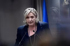 Bà Marine Le Pen phát biểu tại một cuộc họp ở Paris ngày 9/12/2016. (Nguồn: AFP/TTXVN)