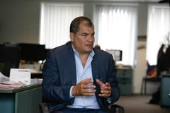 Cựu Tổng thống Ecuador Rafael Correa trả lời báo giới tại Brussels, Bỉ ngày 4/7. (Nguồn: AFP/TTXVN) 
