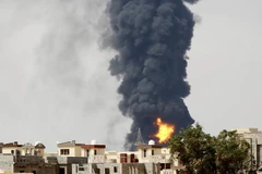 [Photo] Cháy kho khổng lồ chứa 6 triệu lít dầu ở Libya