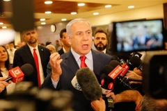 Thủ tướng Israel Benjamin Netanyahu (giữa) trả lời phỏng vấn tại văn phòng Quốc hội ở Jerusalem ngày 29/5/2019. (Nguồn: THX/TTXVN) 