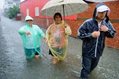 Cảnh ngập lụt tại Đài Loan sau khi bão Kong-Rey tràn qua. (Nguồn: AFP/TTXVN)