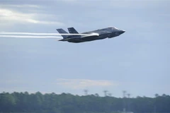 Máy bay chiến đấu F-35 cất cánh từ căn cứ quân sự ở Florida, Mỹ. (Nguồn: AFP/TTXVN) 