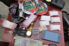 Phát hiện 5 gói ma túy đá trên xe vi phạm giao thông