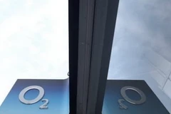 Tỷ phú Hong Kong chi hơn 15 tỷ USD mua lại nhà mạng O2 của Anh