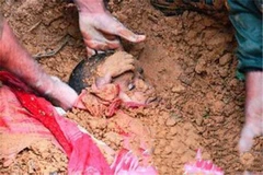 Ấn Độ: Hơn 100 em bé bị chôn để làm vật hiến tế cho nữ thần