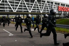 Khoảng 1.000 cảnh sát đã được triển khai. (Nguồn: Reuters)