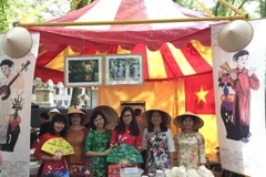 Gian hàng của Việt Nam tại Lễ hội các Sứ quán lần thứ 6. (Nguồn: TTXVN)