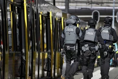 Cảnh sát điều tra tại hiện trường vụ xả súng ở 24 Oktoberplace, Utrecht, Hà Lan, ngày 18/3/2019. (Nguồn: AFP/ TTXVN) 