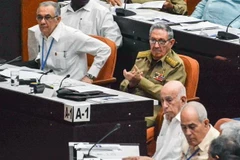 Bí thư thứ nhất Đảng Cộng sản Cuba Raul Castro (thứ 2, trái) tại phiên họp Quốc hội ở La Habana ngày 21/7. (Nguồn: AFP/TTXVN) 