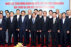 Đoàn đại biểu 2 tỉnh chụp ảnh chung. (Ảnh: Quách Lắm/TTXVN)