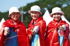 Ba cung thủ Việt Nam trên bục nhận huy chương. (Ảnh: Vietnam+)