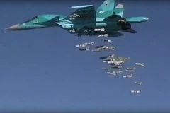 Máy bay Sukhoi Su-34 của Nga tại căn cứ không quân Hamedan, Iran, chuẩn bị tiến hành vụ không kích nhằm vào các mục tiêu IS tại Deir ez-Zor, Syria ngày 18/8/2016. (Nguồn: EPA/TTXVN)