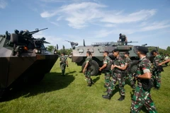 Các binh sỹ Indonesia tăng cường an ninh cho dịp Lễ Giáng sinh và Năm mới ở Bali ngày 22/12/2016. (Nguồn: EPA/TTXVN)